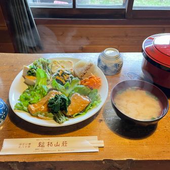 1万円切っててこんなに豪勢な食事ついて個室なの最高すぎる、、、
