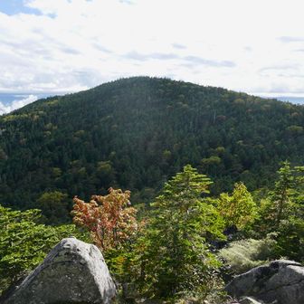 目の前の奥秩父最高点、北奥千丈岳へ向かいます。
