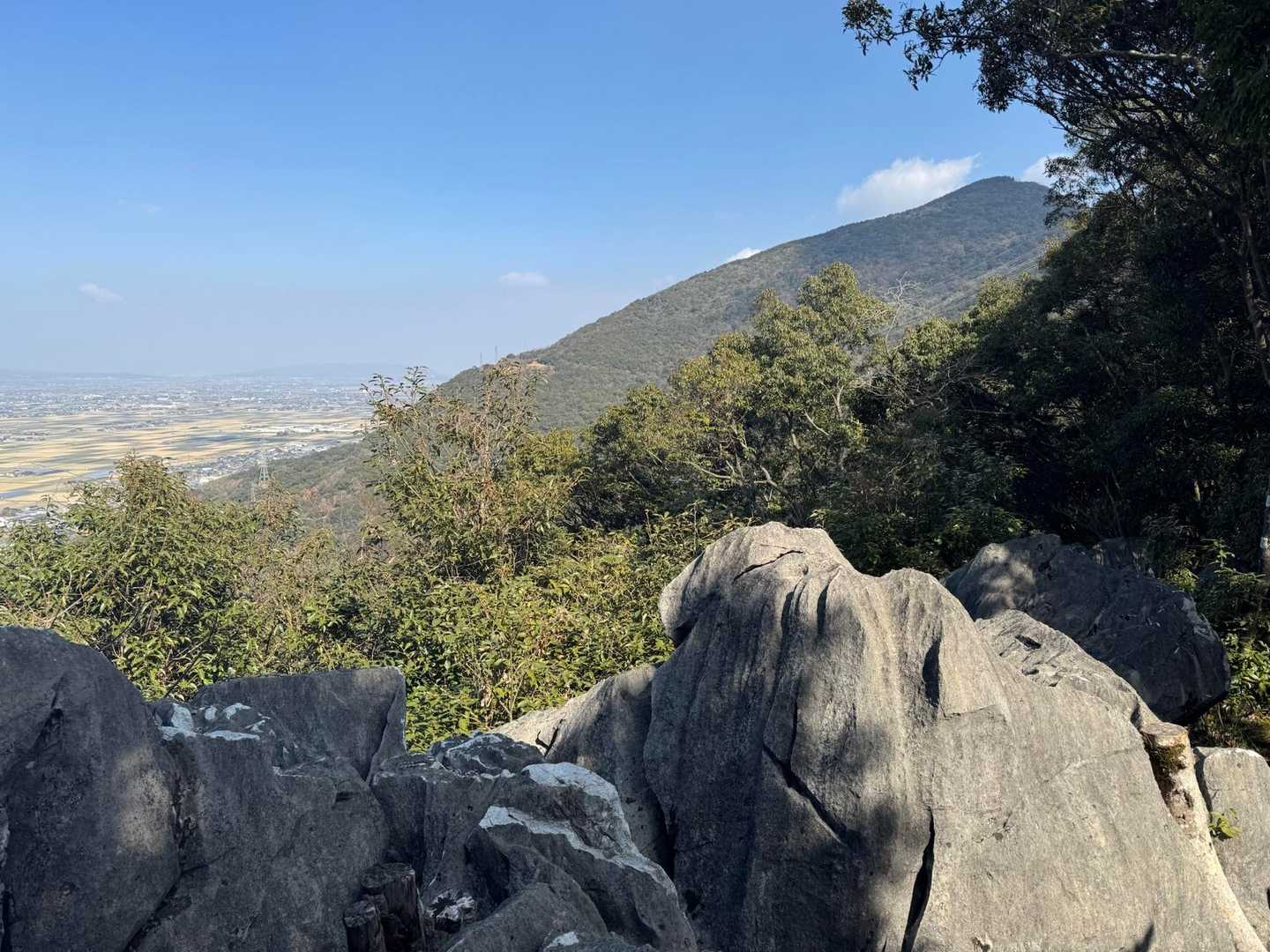 目指す竜峰山が見える