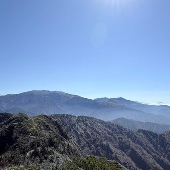 正面に薬師岳、野口五郎岳、少し裏に乗鞍岳、遠くに御嶽山🏔️🏔️🏔️