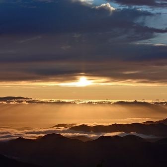 雲海が染まっていきます✨️
きれいです😊