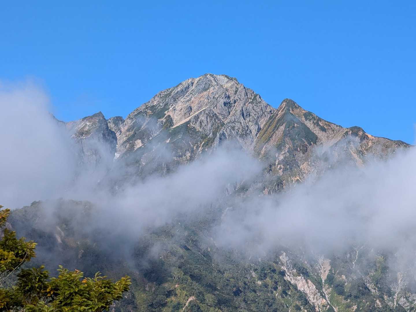 地蔵の頭-二ノ背髪-小遠見山-五竜登山口-中遠見山-大遠見 縦走コースの写真