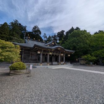 朝から祝詞が聴こえました。
私も長めに手を合わせました。