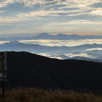 真東に早池峰山があるから薬師岳もクッキリ