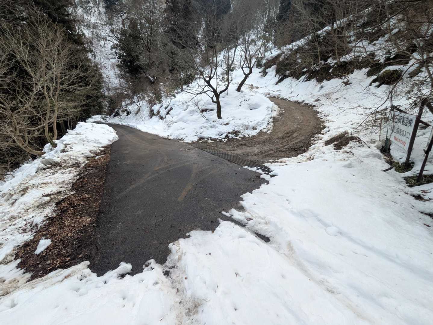 上田石灰入口から車道に雪無しです✌️
