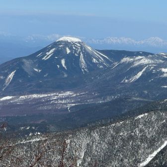 蓼科山の背後に北信五岳