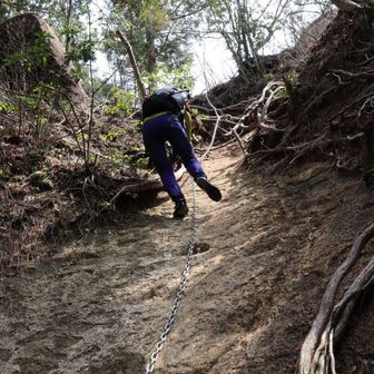 レスキュー隊の降下訓練みたいでしょ？