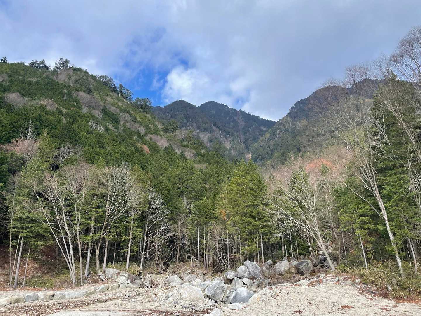 南木曽岳
晴れてたらかなり良さそうな山でした