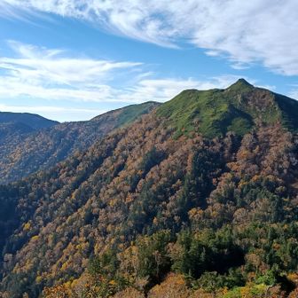100 m ちょっと登り返して、 2,592 m ピークからの、とんがり蝶槍