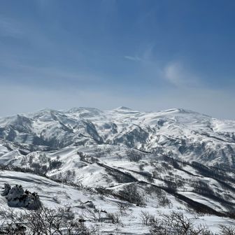 焼石岳
山がきれいで涙でた