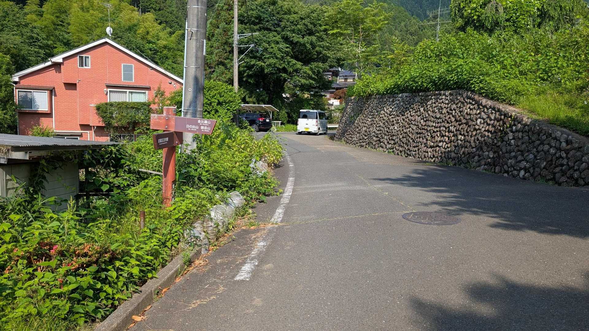 街中にも標識あり