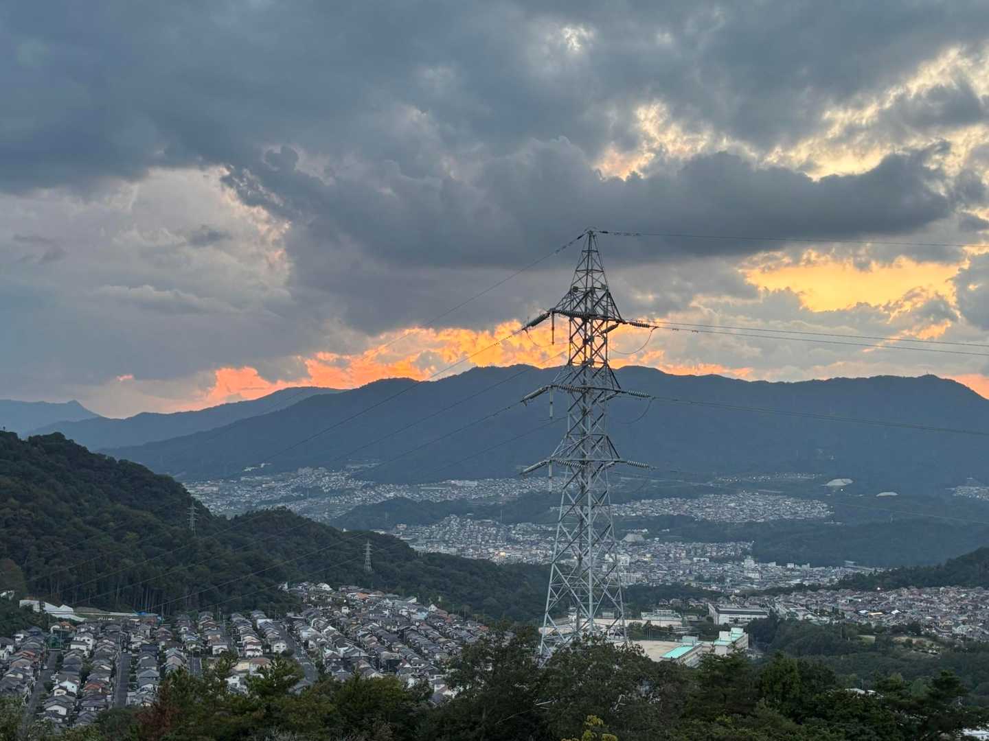 雲に隠れてるけど日の入り時刻