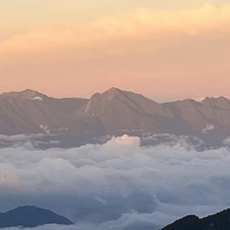 日の出後、朝焼けの白根三山
