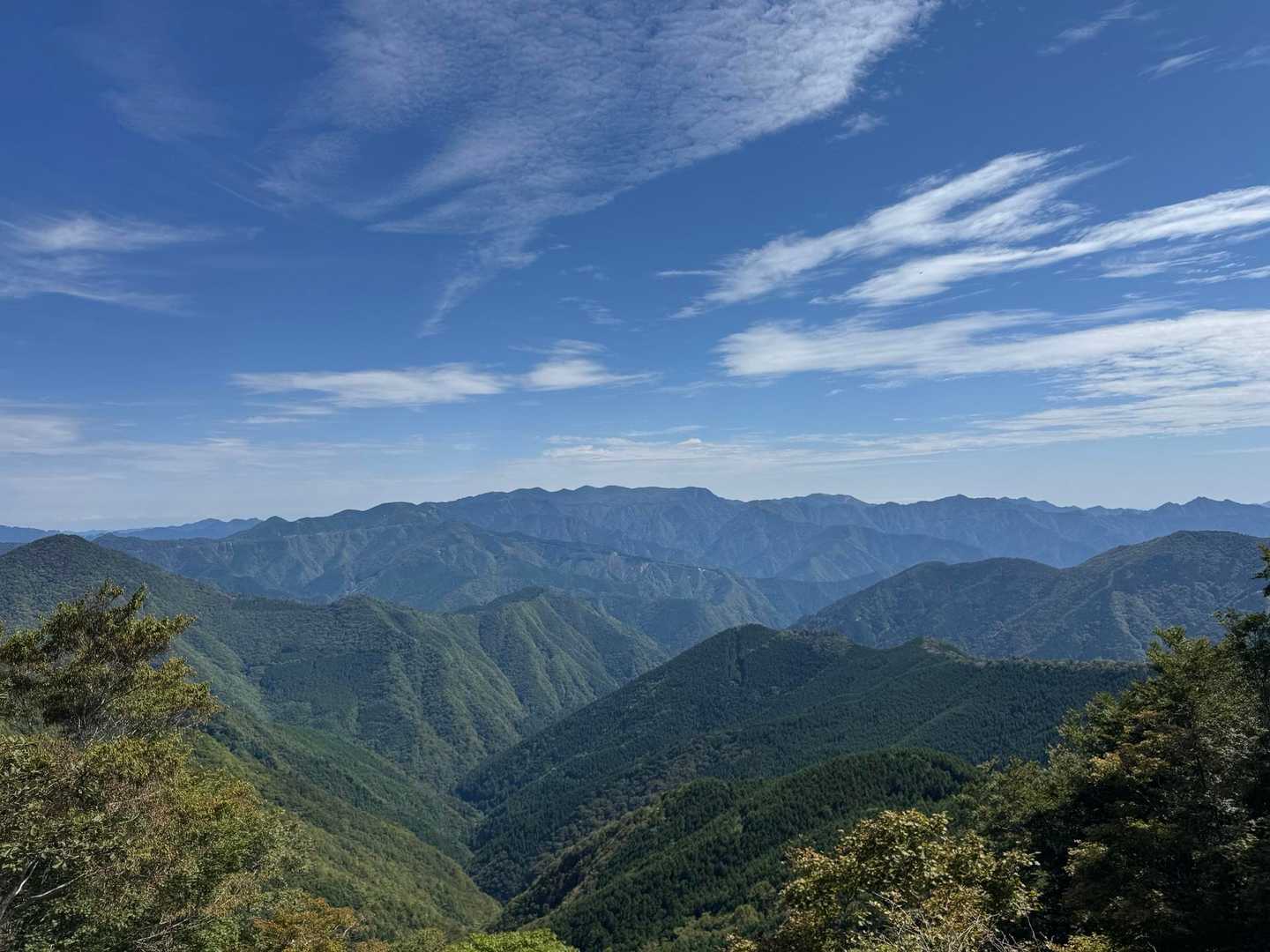 行者還岳からの帰り、行きしなに寄らなかった場所に寄って見ると、山々がドッカーン❗️