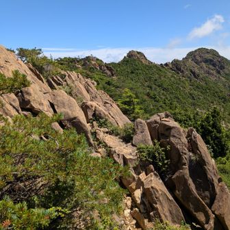 八巻山への稜線