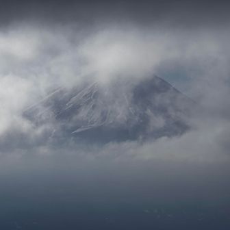 さっきまで全く雲が出そうな空気、
出してなかったわよねっ？🗻