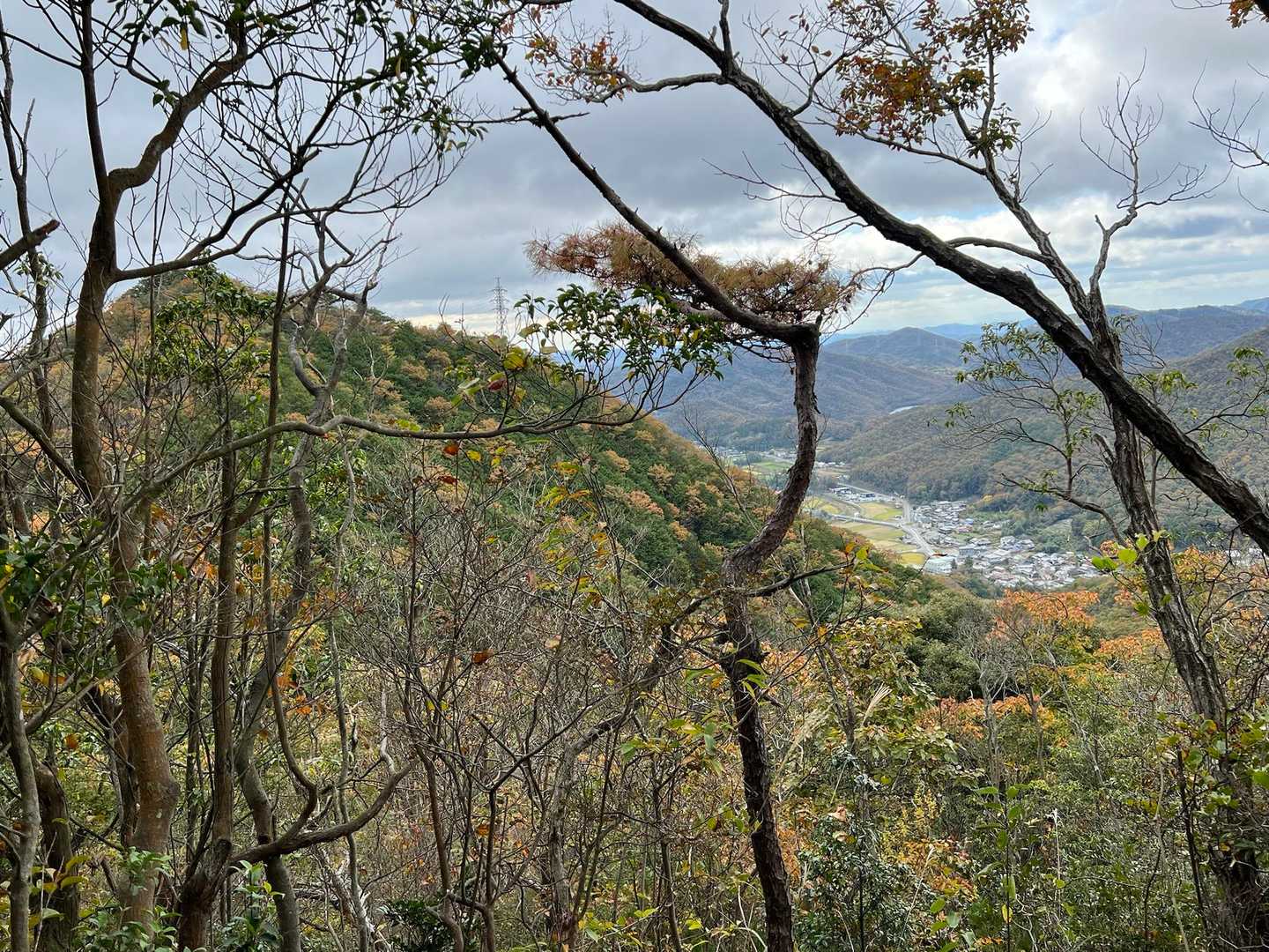 丹波の山にありがちな里山と里の風景
好きです😍