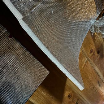 聖平小屋寝室のマットはこちら。1センチぐらいの厚み
