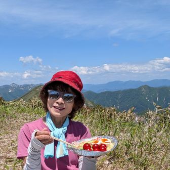山頂で冷し中華は
ლ(´ڡ`ლ)