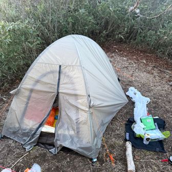 今日のお宿⛺️1542mで張りました。
アライのエアライズ2の
フライシートとポールだけを新型に
変更して軽量化‼️
カスタム大成功🤣
300g軽くなった👌
風も全くなくて最高😆
8時間寝た🤣