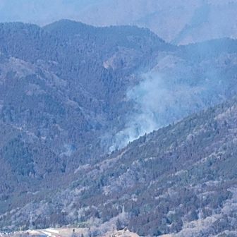延焼中の山が見えました。 早く 雨が降ってほしい