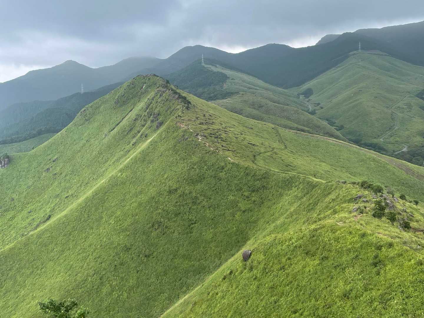 一ノ峯からニノ峯への稜線が美しい