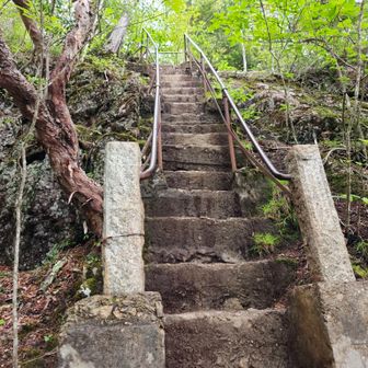 妙法ヶ岳への階段
角度エグい