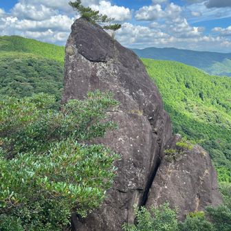 鬼立岩
奥のほうに鬼岳（おんだけ）があるらしい