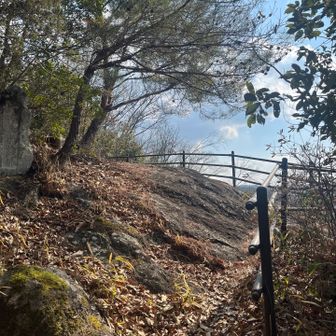 巨岩の上の展望台トウチャコ
景色は…