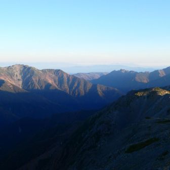 朝の仙丈ヶ岳と甲斐駒