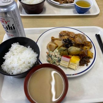 夕食🍽️はバイキング形式でした！しかもどれもうまい😋宿まで遠かったけどここで良かったです。
