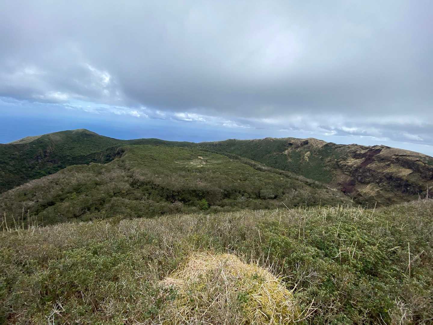 わかるかな？火口の中にもう一つの山