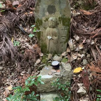 丁石（参詣道の距離を示す石標）地蔵
灘黒岩へ十八丁（表参道）、神代浦壁へ三十丁（裏参道）だそうだ