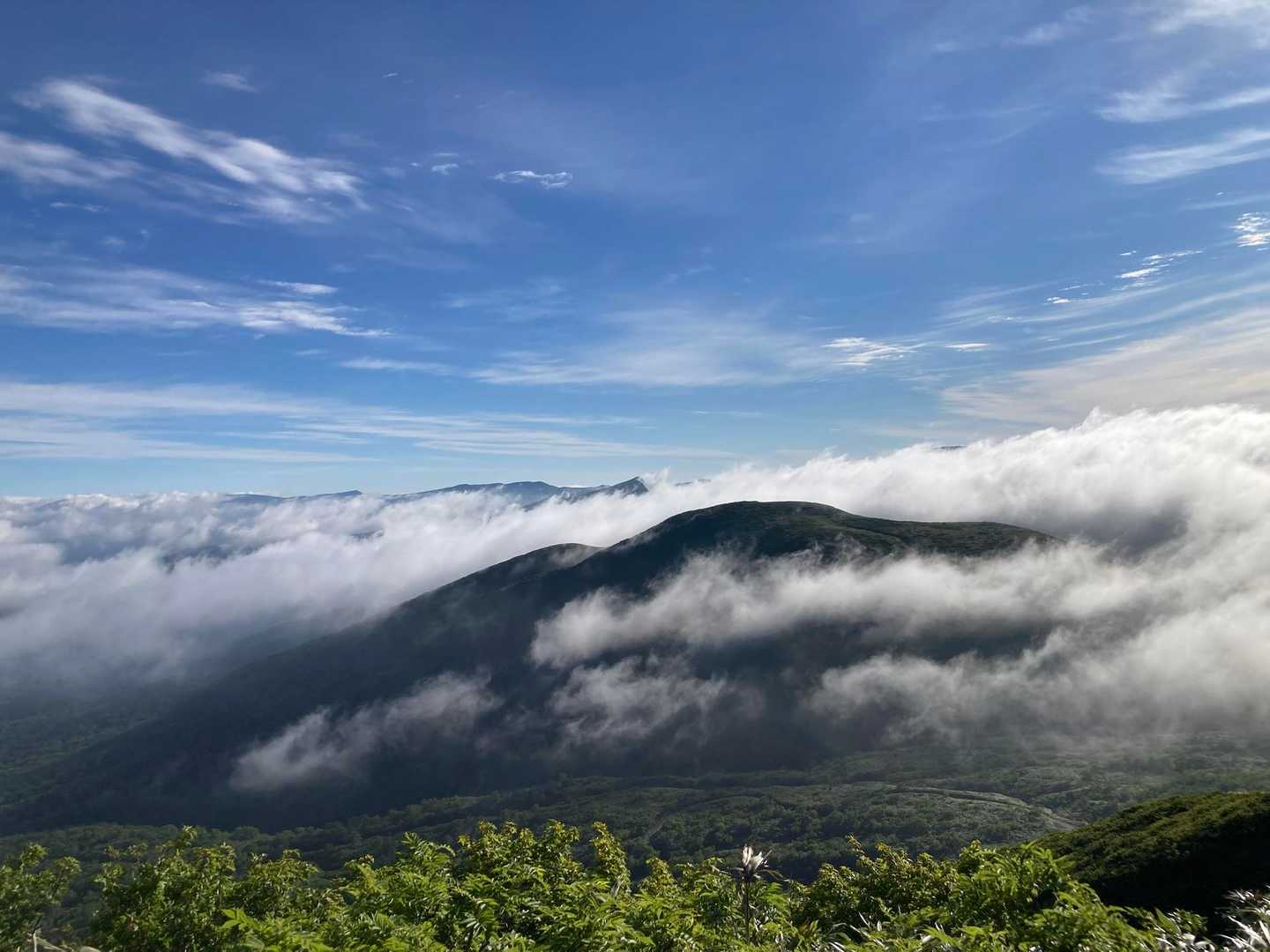 ガスに浮かぶ乳頭山