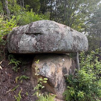 途中にあった巨岩
