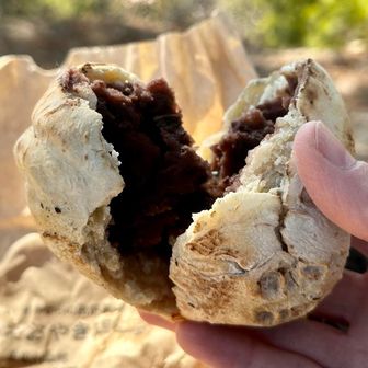 お楽しみのあんこのおやきは、こし餡がギッシリ！✨

