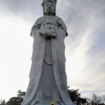 観音様、ドド～～ン！！
高崎市のシンボル
胴内巡りできる