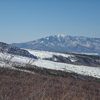 浅間山・黒斑山・篭ノ登山 北の裾野の上には四阿山