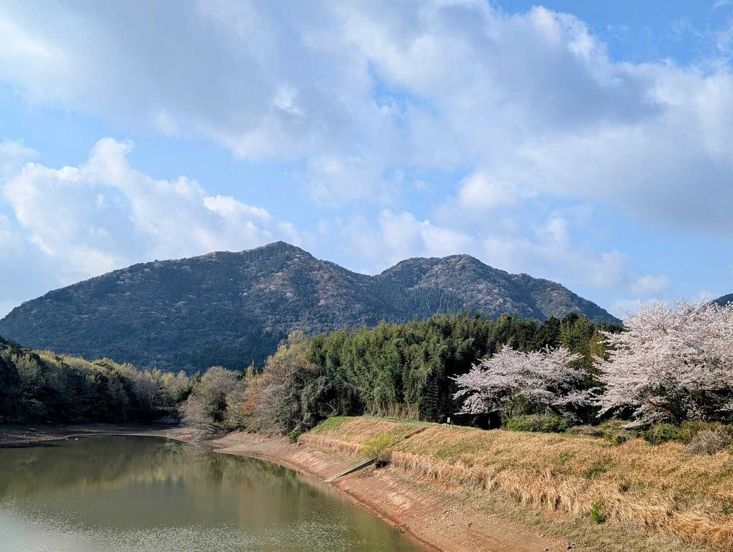 花立池と
一昨日登った妙見山方面