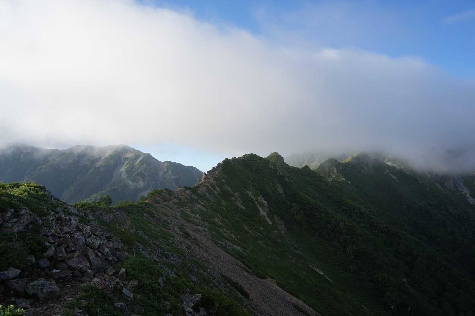 針ノ木峠-針ノ木岳-スバリ岳-赤沢岳-鳴沢岳-新越乗越-岩 縦走コースの写真