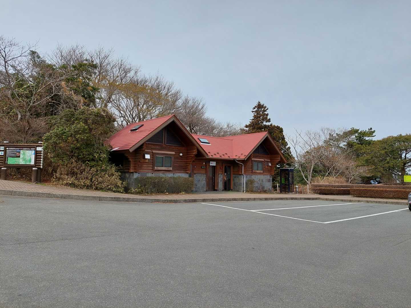 出発地点にはきれいなトイレあります。