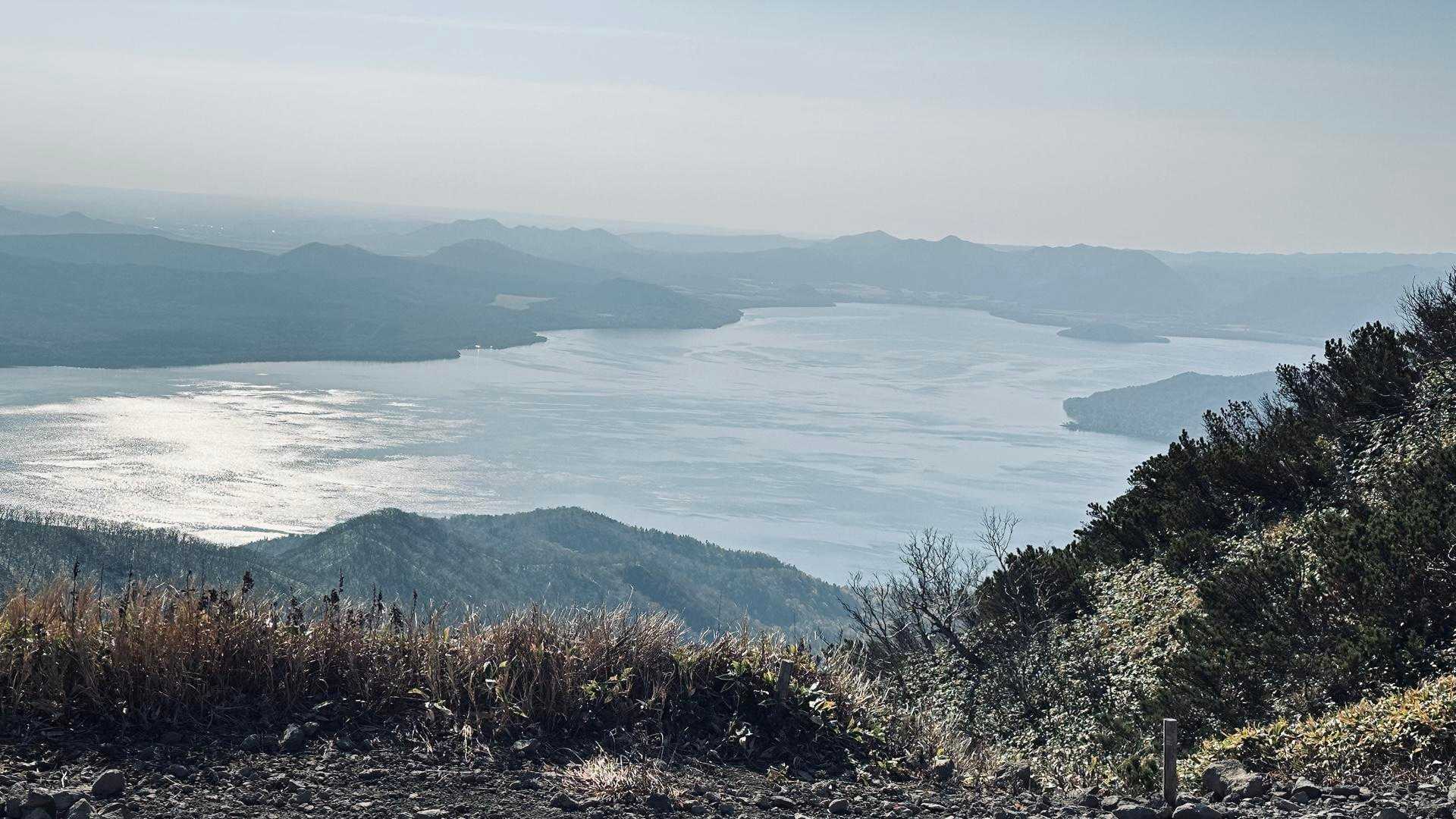 屈斜路湖　対岸は霞んでいます。