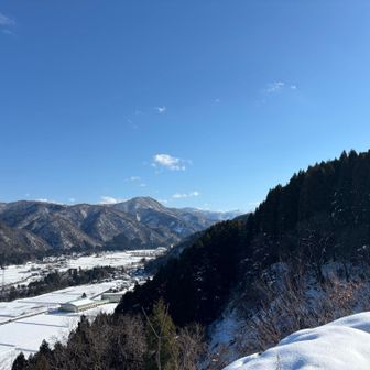 奥の方に白山がチラッと見ることができました
(*^◯^*)
やっぱり冬の白山は綺麗だなぁ