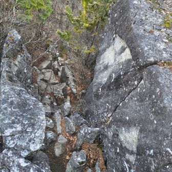 幕岩上から下を見た様子