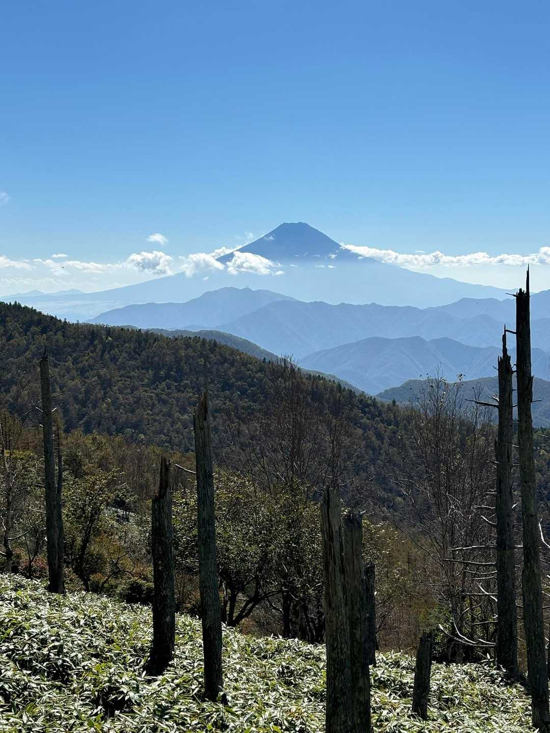 富士山未だ雪景色にならない