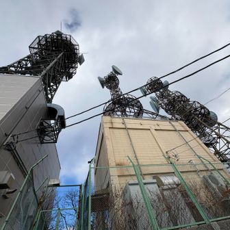 この電波塔のおかげで、遠くから見ても三ツ峠山がすぐわかります