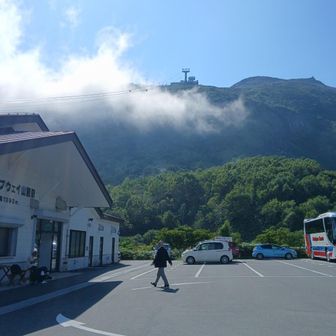 下山でロープウェイを使う計画だったのにうっかり歩いて降りてしまった。
