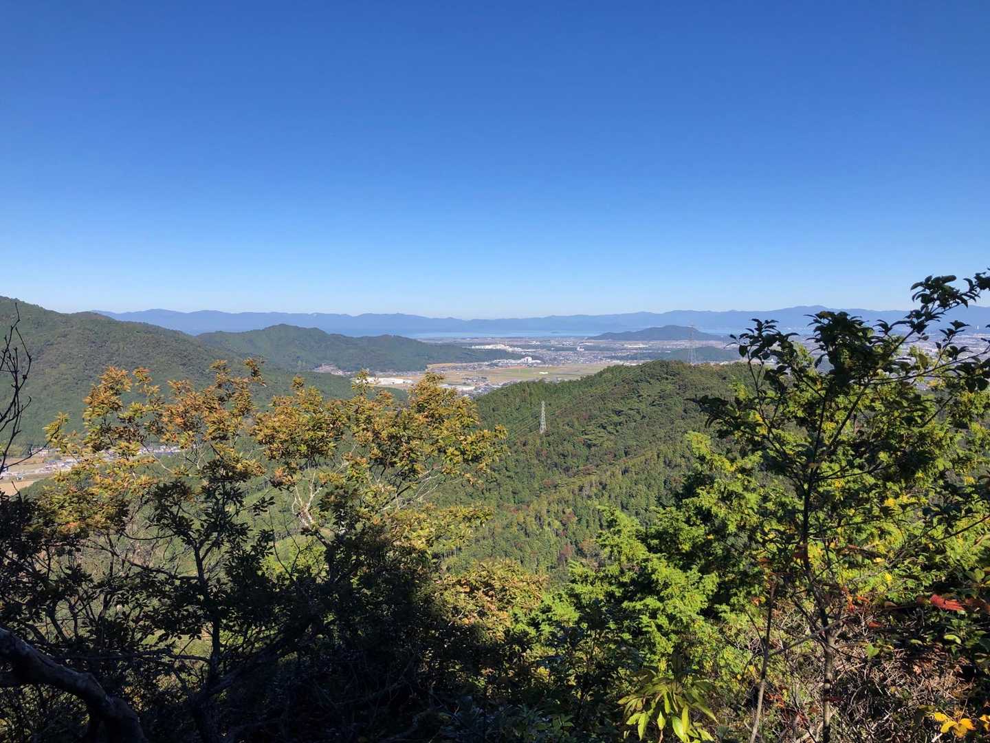 箕作山からのビュー。
琵琶湖方面が望めます。