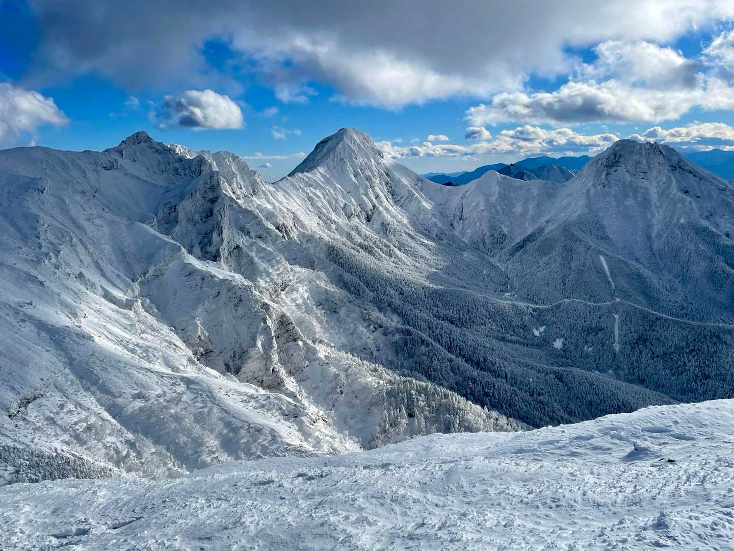 やったー🙌🙌
山頂に来なければ見られない。この景色が見たかった。嬉しい〜〜