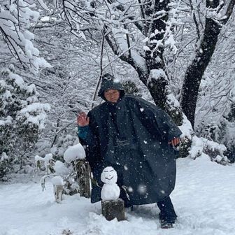 記念撮影、3COINSのポンチョ